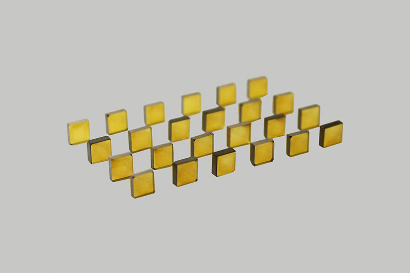 <b>Yellow HPHT synthetic diamond plate</b>